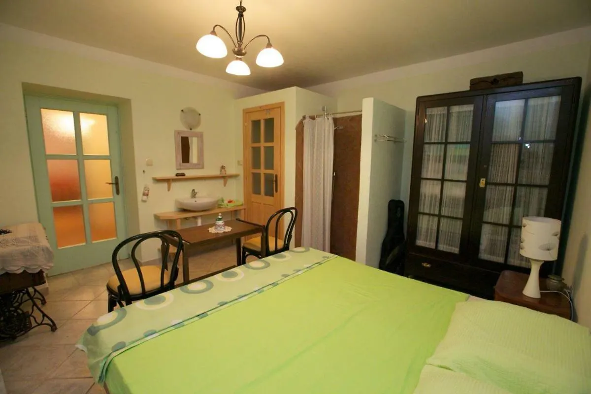 Abeona Mediterranean Villa 0*, Drivenik